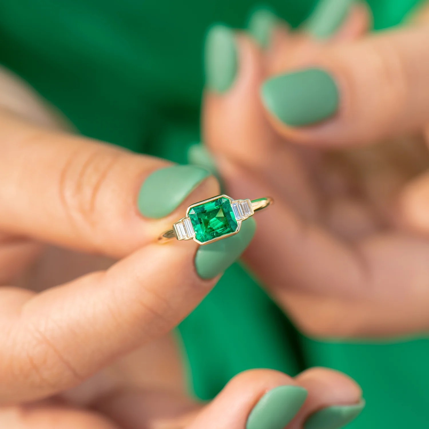 Art Deco Emerald Engagement Ring with Baguette Diamonds - Image 6