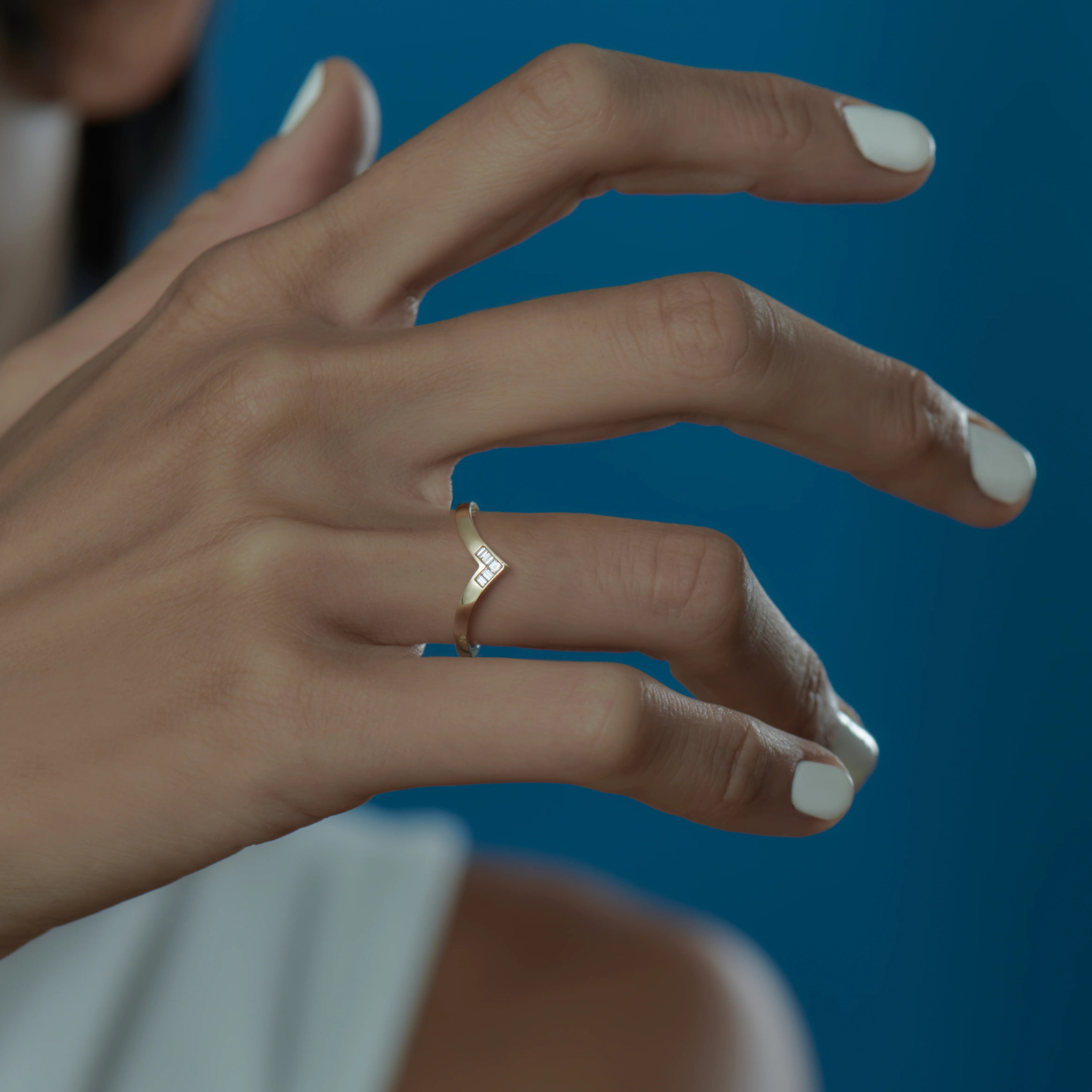 Chevron-Set Baguette & Carré Diamond Wedding Band - Image 5